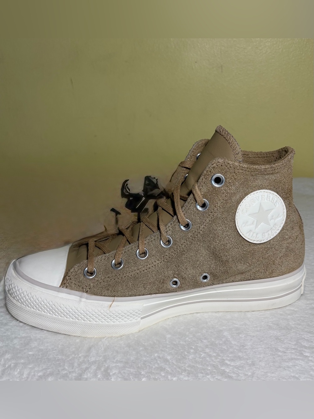 Converse Women’s High Top Suede Sneakers in Taupe with White Sole Sz 10